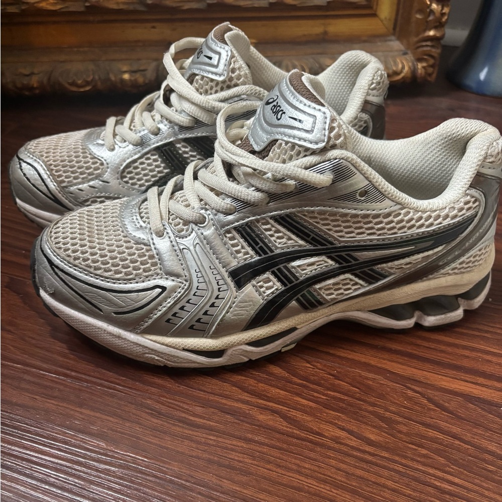 ASICS GEL-Kayano 14 Sneaker size 6